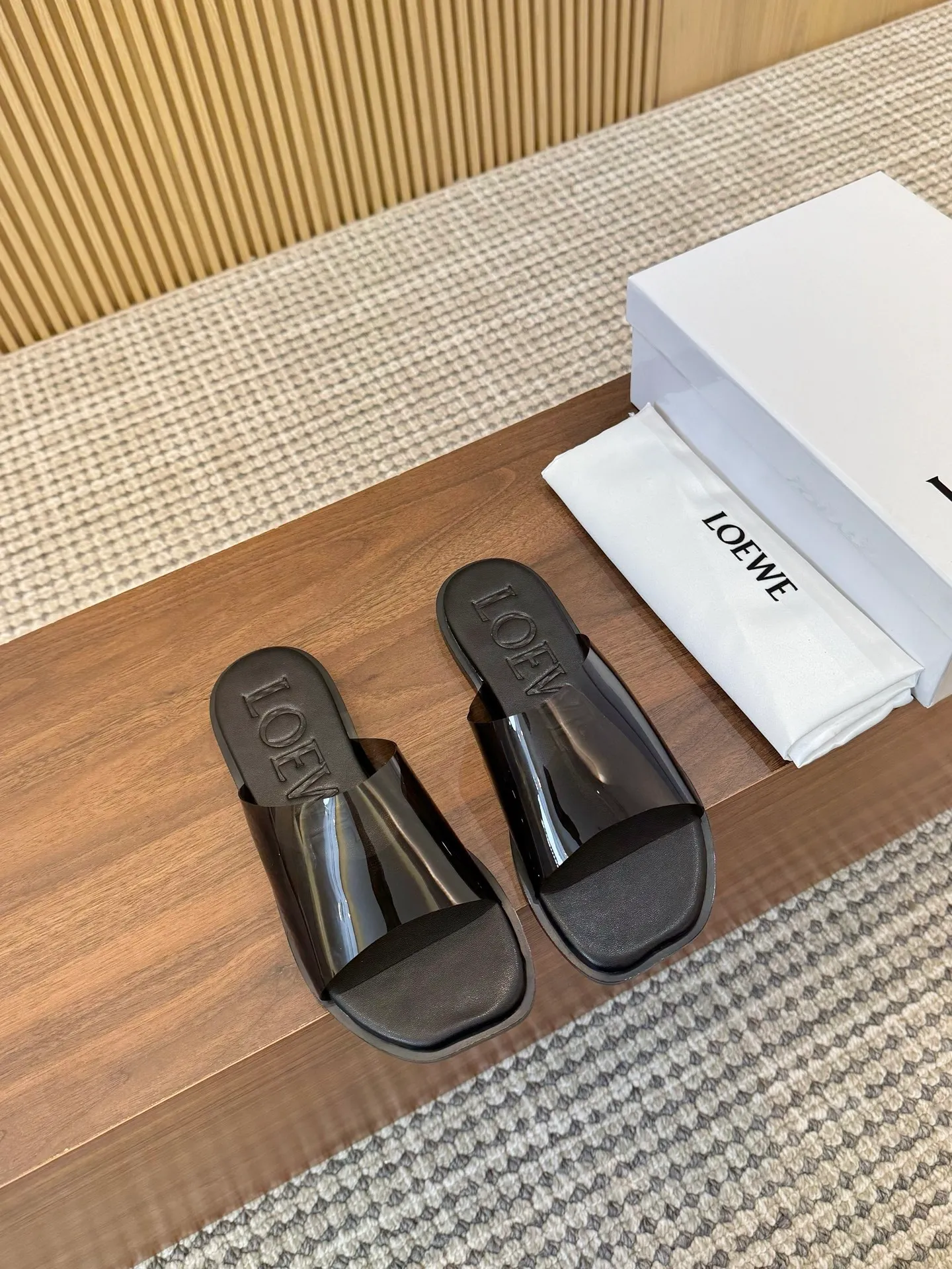 👟👟Ex-factory price 340👟👟 LOEWE 25th season latest style, 4 colors optional, leather sole plus 40